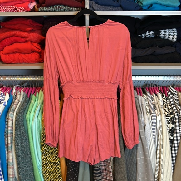 Forever 21 mauve long sleeve b neck smocked waistband romper size S - Picture 3 of 3